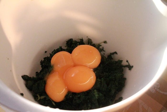 Шпинатный рулет с грибной начинкой