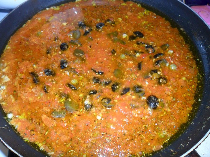 Паста с соусом Puttanesca