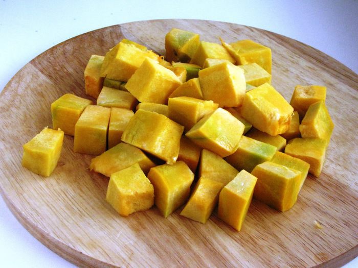 Салат с копченой кетой и тыквой