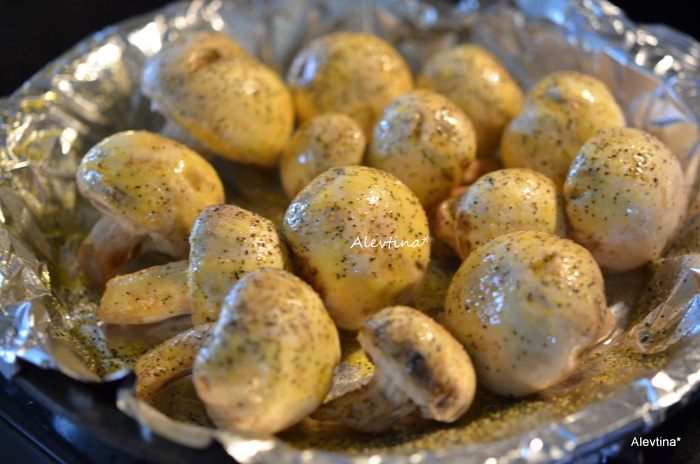 Салат и домашняя медово-горчичная заправка для салата