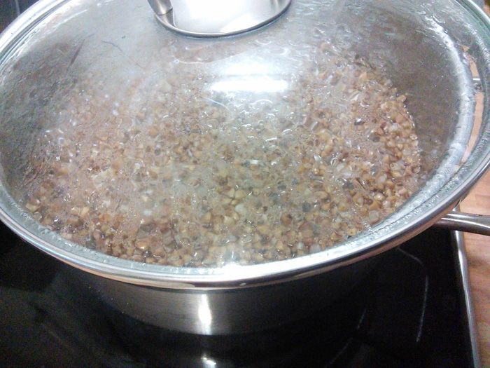 Гречневая каша с шампиньонами в мясном хлебце 