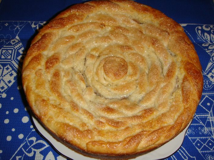 Пирог с яблоками в сливках