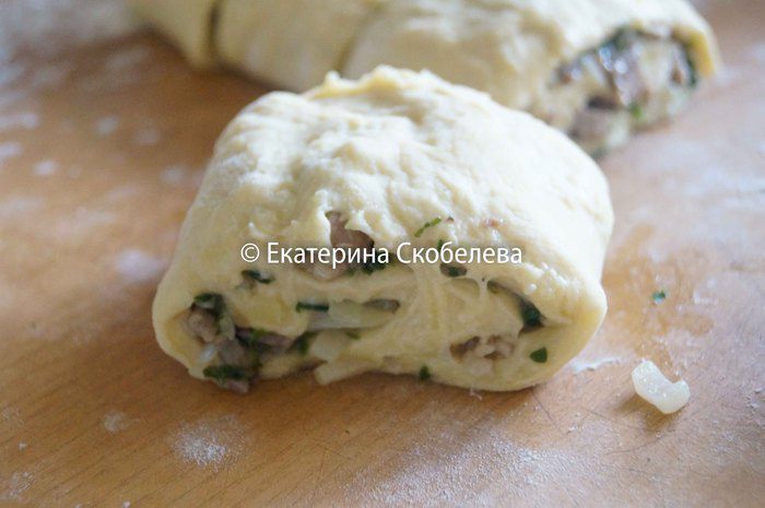 Мекленбургский картофельный рулет с начинкой из мяса и зелени