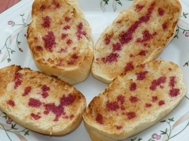 Сладкие тосты с клубникой