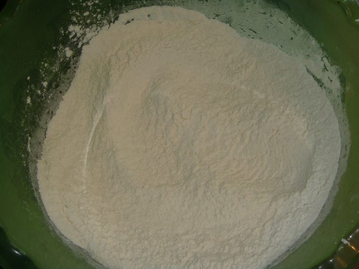 Пирог с колбасой и сыром