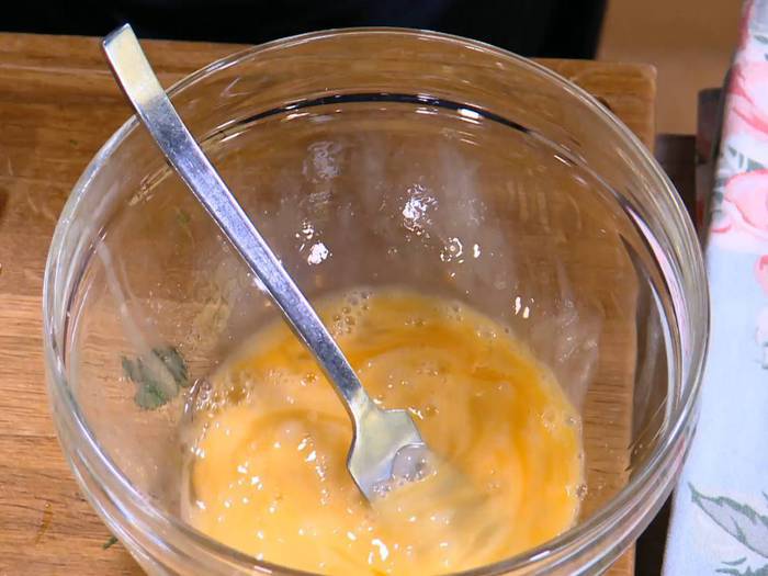 Пряный рис с яйцом и беконом 
