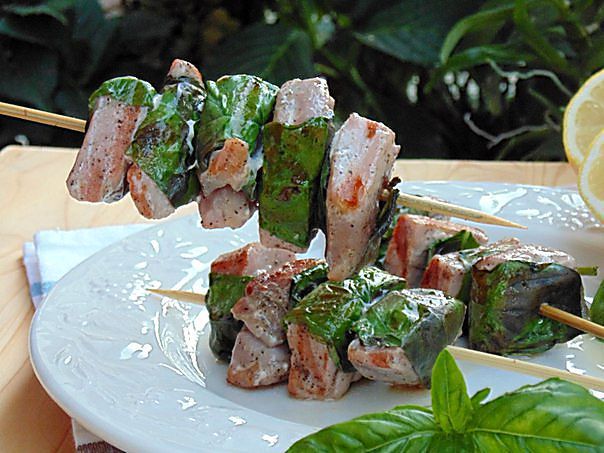 Средиземноморские шашлычки из тунца с базиликом