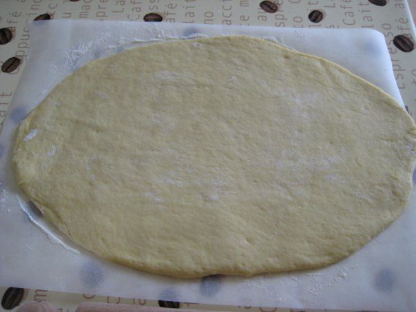 Плетенка с вишней и грецким орехом