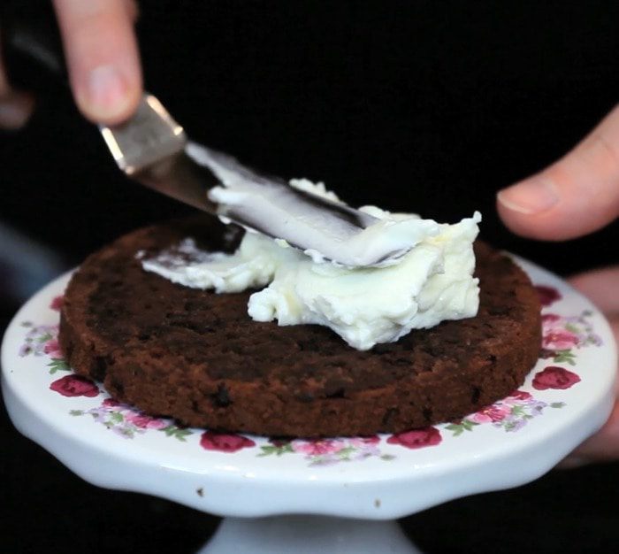 Шоколадное пирожное с ромом и лаймом