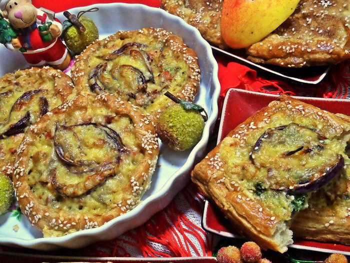 Слойки с картошкой и лососем