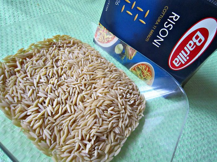 Медальоны в беконе с соусом из каперсов и пастой рисони