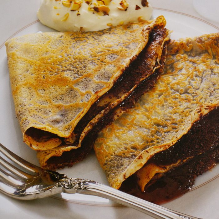 Крепы с шоколадом и малиной