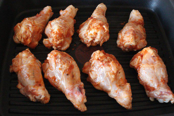 Куриные крылышки в остром томатно-яблочном маринаде