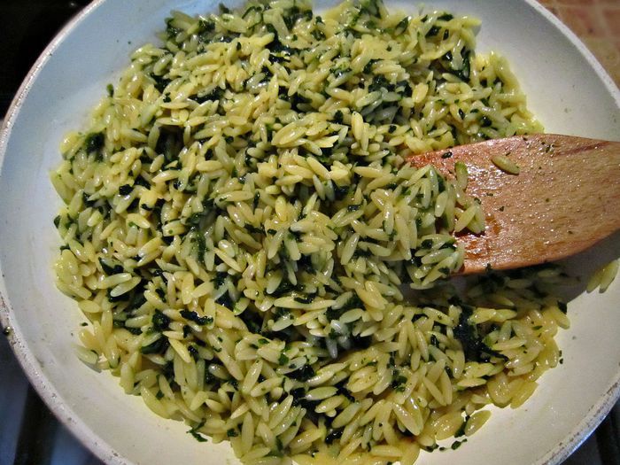 Медальоны в беконе с соусом из каперсов и пастой рисони