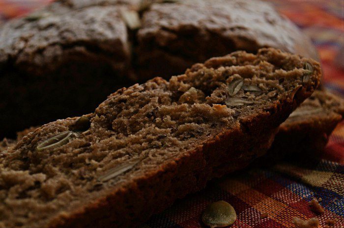 Ржаной хлеб с тыквенными и льняными семечками