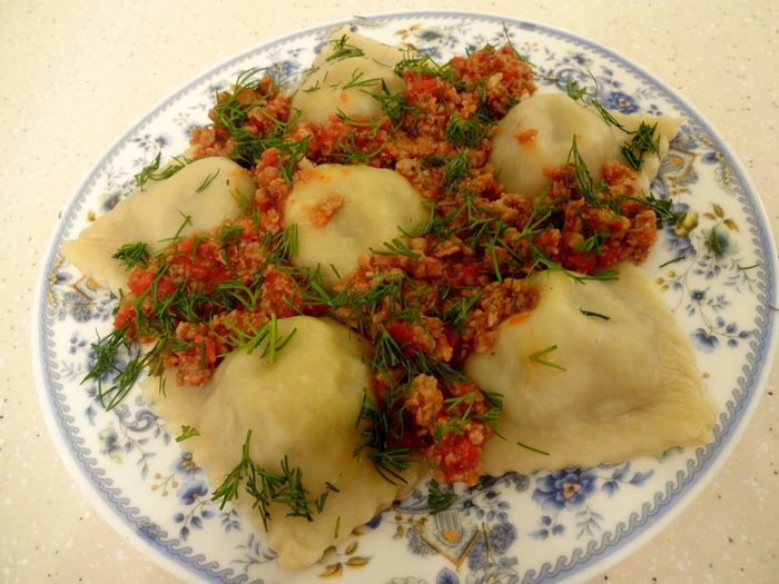 Равиоли с мясным соусом