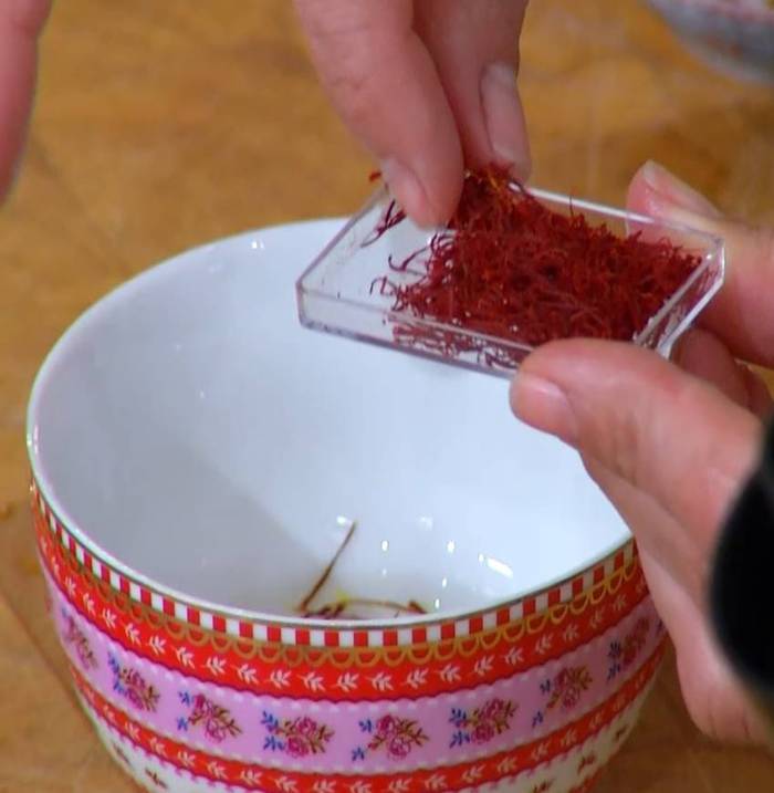 Сибас в виноградных листьях