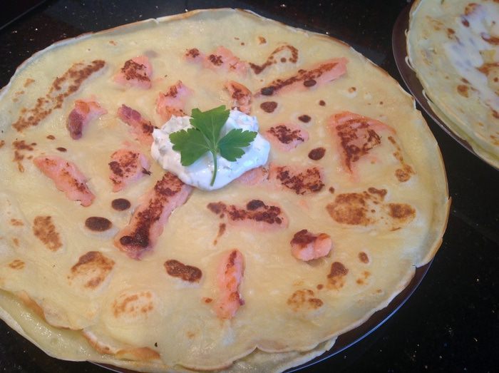 Блины с припеком с форелью и с яблоком