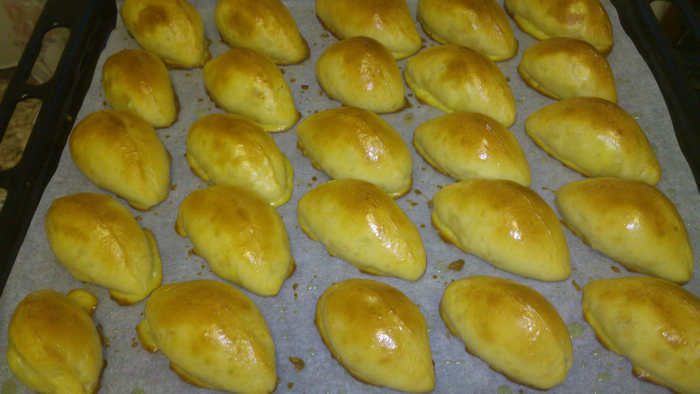 Пирожки с капустой (тесто из хлебопечки)