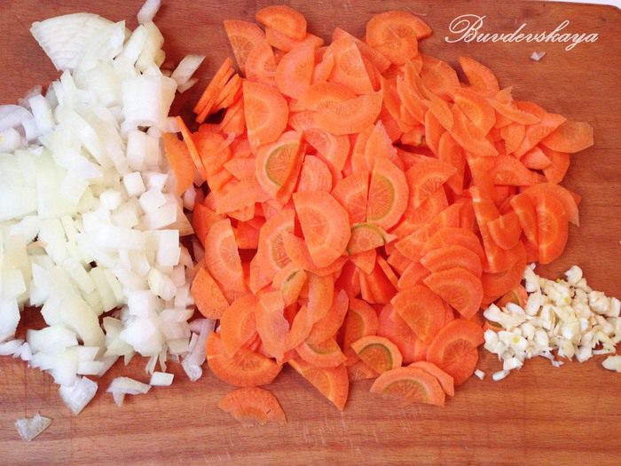 Суп из киноа, фасоли и шпината