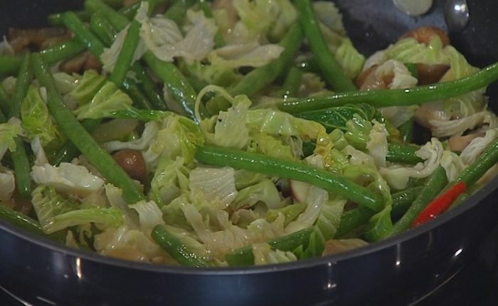 Грибы с фасолью и капустой под ароматной сырной корочкой 