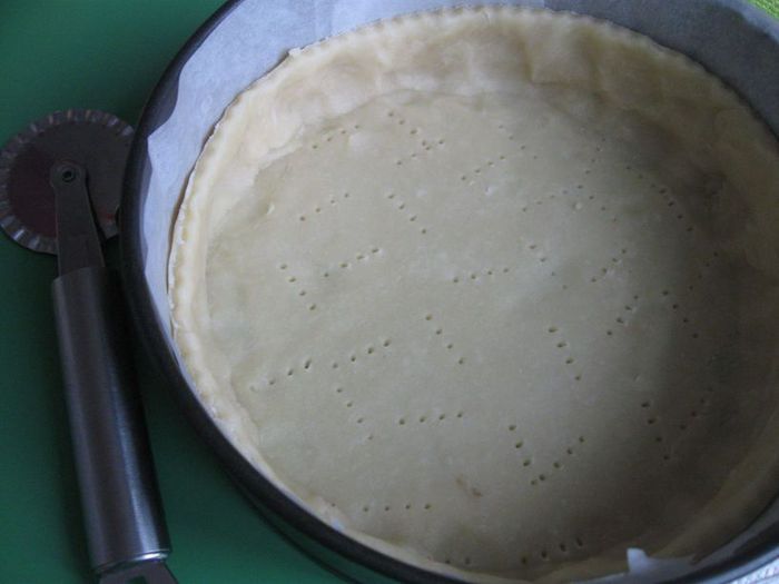 Киш с опятами, шпинатом и моцареллой