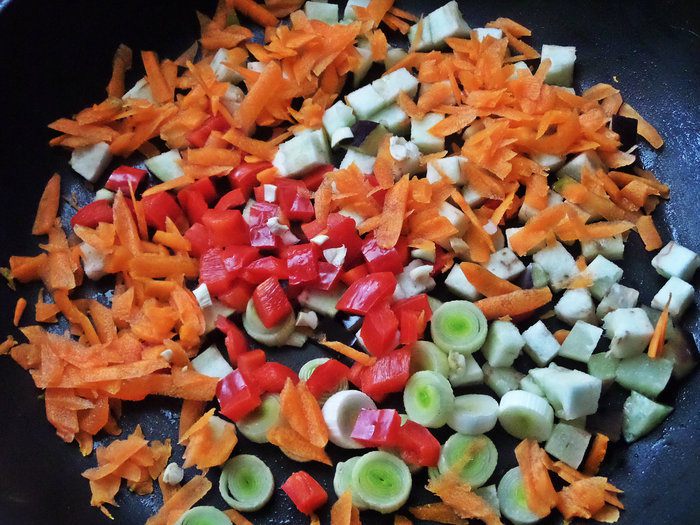 Кускус с овощами и ветчиной