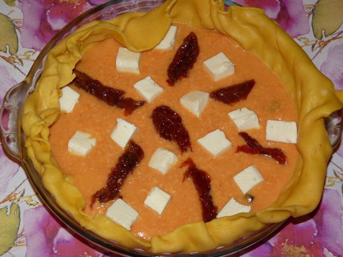 Тыквенный пирог с сыром и вялеными томатами