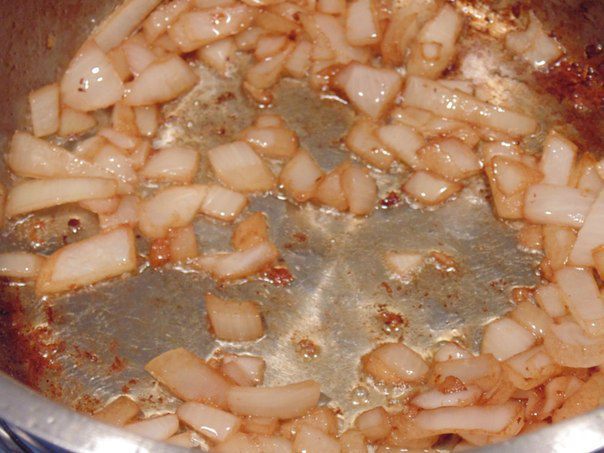 Cуп-пюре с курицей, овощами и пармезановыми гренками