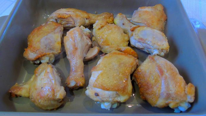 Соте из курицы с яблоками и черносливом