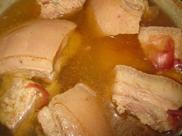 Сало в луковой шелухе