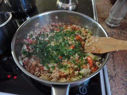 Лазанья из капусты и свинины