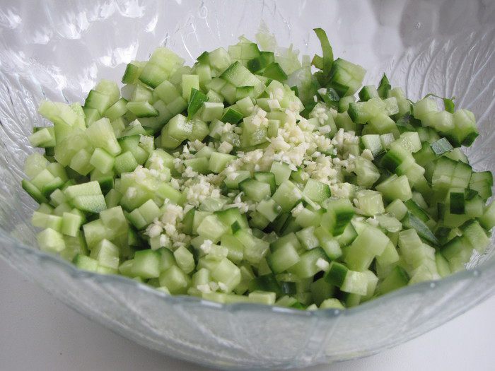 Салат-коктейль с креветками и ананасом