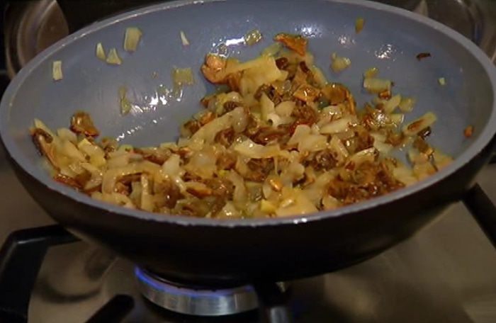 Суп-пюре из чечевицы и фасоли с трюфелем