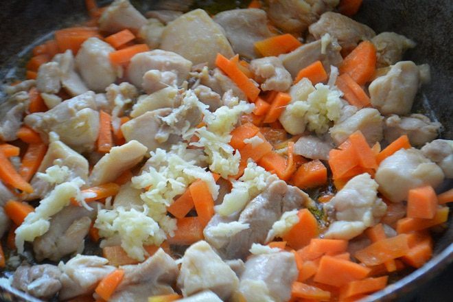 Гречка с курицей в горшочке