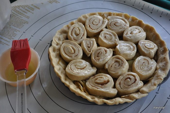 Яблочный пирог с корицей