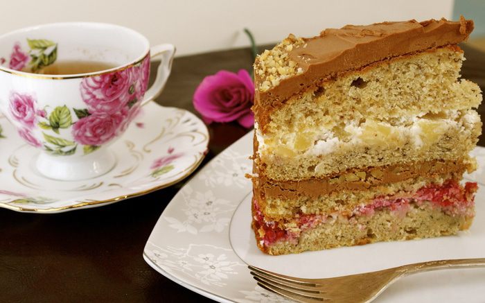 Фруктовый торт с шоколадной глазурью