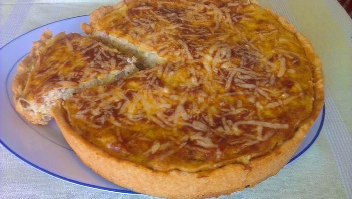 Киш с тунцом