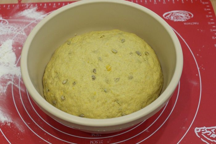 Пшенично-ржаной хлеб с тыквой