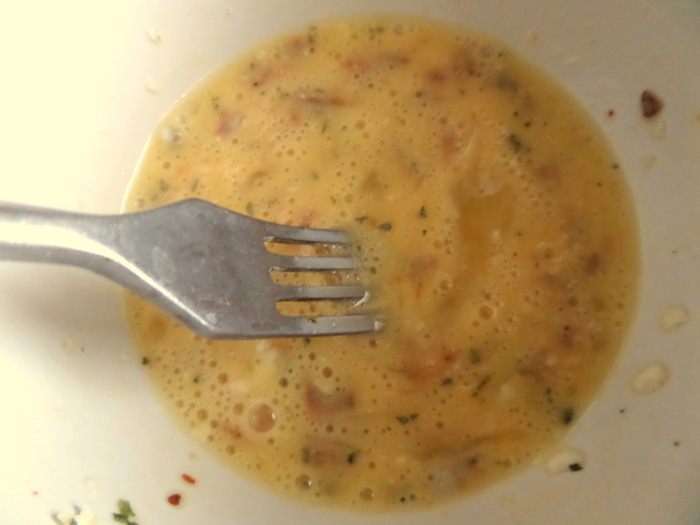 Быстрый омлет из микроволновки с чипсами