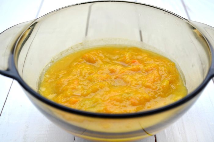 Тыквенный суп-пюре с карамелизованной свеклой и золотистым луком