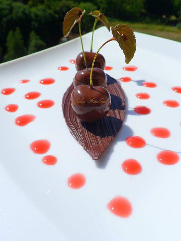 Вишня в шоколаде