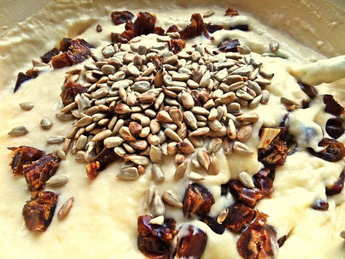 Маффины с финиками и семечками