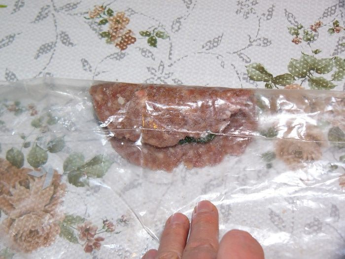 Котлеты с начинкой из шпината под томатным соусом