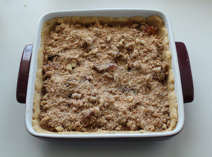 Сливовый пирог с грецкими орехами