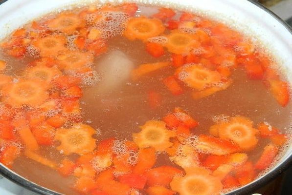 Сырно-томатный суп на курином бульоне