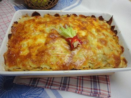 Картофель с мясом и капустой