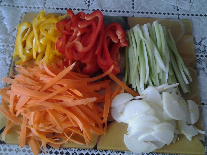 Овощи с фунчозой в азиатском стиле