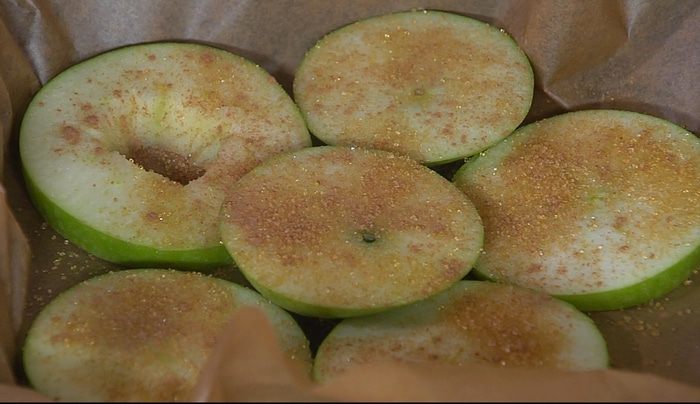 Конвертики из фило с запеченными яблоками 