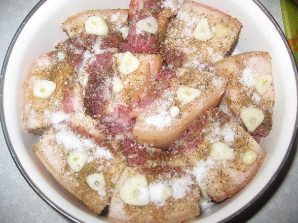 Соленое сало с мясными прослойками